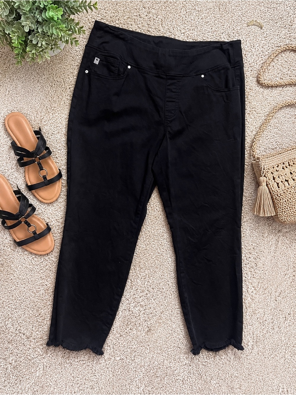 🖤 Belle by Kim Gravel TripleLuxe Pull-On Crop Pants Black Scallop Frayed Hem 14
